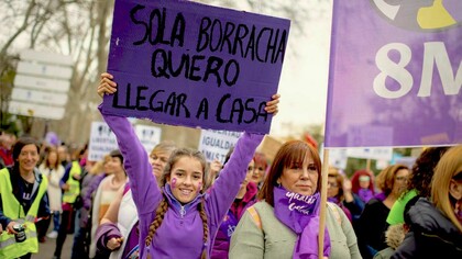 «Sola y borracha, quiero volver a casa»