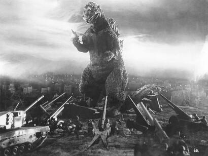Godzilla facing an artillery battery 