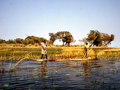 Delta dell'Okavango, pescatori Bayei a bordo del mokoro