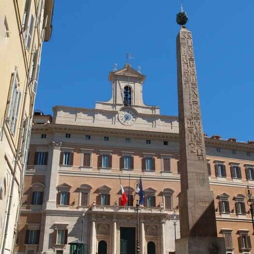 Il nostro Paese ha una Carta Costituzionale che può essere considerata un’ottima mediazione tra le culture politiche che l’hanno a suo tempo prodotta