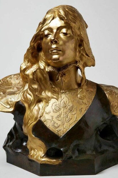Paul François Berthoud (1870-1939), Sarah Bernhardt in Joan of Arc, 1896, Gilt and brown patinated bronze, 56.3 x 55.5 x 37 cm, Arwas Archives, Photo credit: Pete Huggins