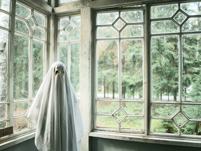 Fantasma perto da janela