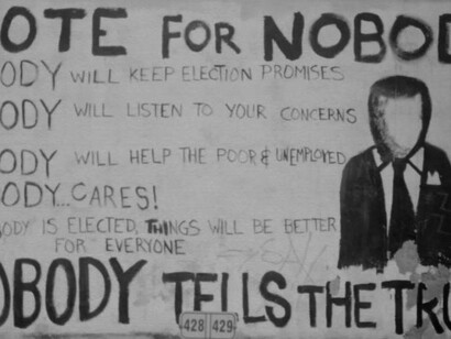 Grafiti pidiendo no votar a nadie