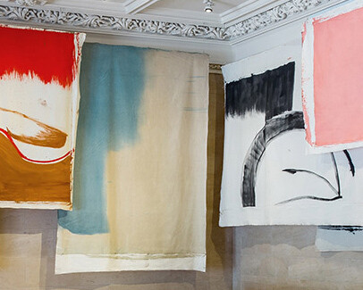 Using Walls, Floors, and Ceilings: Vivian Suter, Exhibition view. Courtesy of The Jewish Museum 