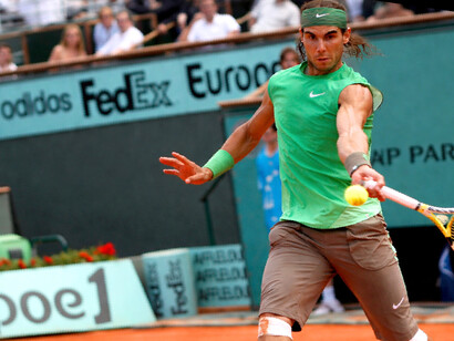 Rafael Nadal lors du premier tour de Roland-Garros, à Paris, face à Thomaz Bellucci, le 28 mai 2008