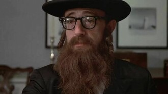 Woody Allen en una escena de "Annie Hall" caracterizado como un judío