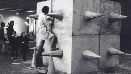 Mauro Staccioli, sculpture-intervention 1974