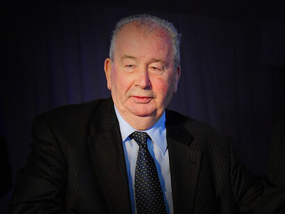 Julio Grondona ​fue un dirigente de fútbol argentino​​ que se desempeñó como presidente de la AFA durante 35 años