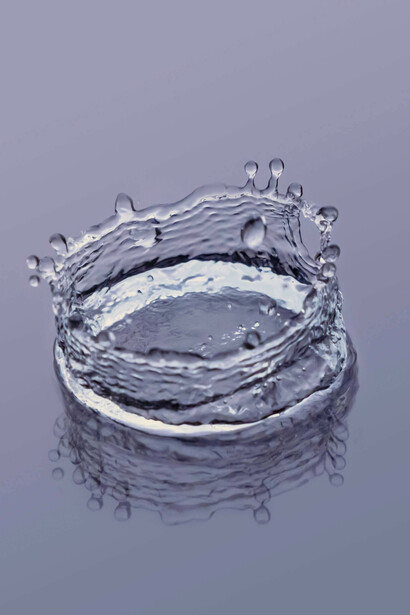 Acqua... ma anche come una sorta di lavaggio spirituale a cui l'umanità dovrebbe (ri)sottoporsi per liberarsi dalle atrocità che sta commettendo...