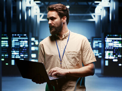 En este nuevo esquema tecnofeudal, las grandes corporaciones actúan como señores digitales que controlan territorios virtuales y administran la vida cotidiana