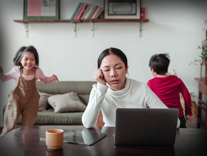 Travail en freelance. Internet a augmenté les opportunités de travail à distance ou en télétravail, comblant le désir de contrôle sur la vie tant professionnelle que personnelle