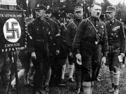 Nuremberg.- Reunião do Partido do Reich, foto de grupo, da direita: Franz Pfeffer von Salomon [Franz von Pfeffer], Adolf Hitler, Gregor Strasser, Rudolf Hess, Heinrich Himmler, padrão SA à direita