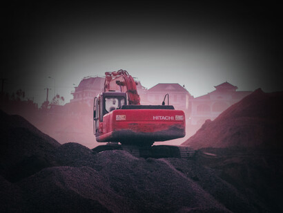 Excavadora Hitachi, vehículo típico utilizado en la industria minera. Mina El Albra, Región de Antofagasta. Antucoya en Chile