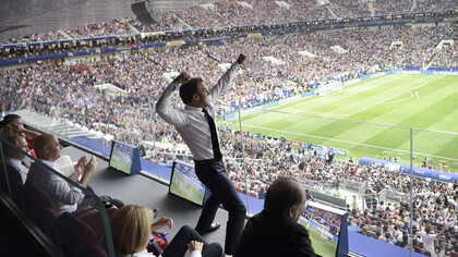 Macron desatado celebrando la victoria francesa