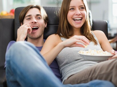 Viendo una película en pareja