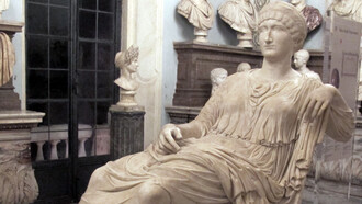 Sitzstatue der Heiligen Helena (Marmor, ca. 2.Jahrhundert), Kapitolinische Museen, Rom, Italien