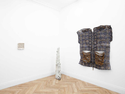 Various artists, Metamorphosis: on clay, exhibition view. Courtesy of Huxley-Parlour Gallery