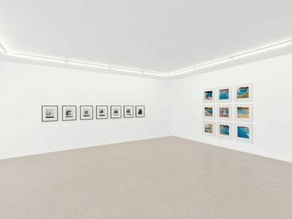 Ed Ruscha, photographs, exhibition view. Courtesy of Zander Galerie