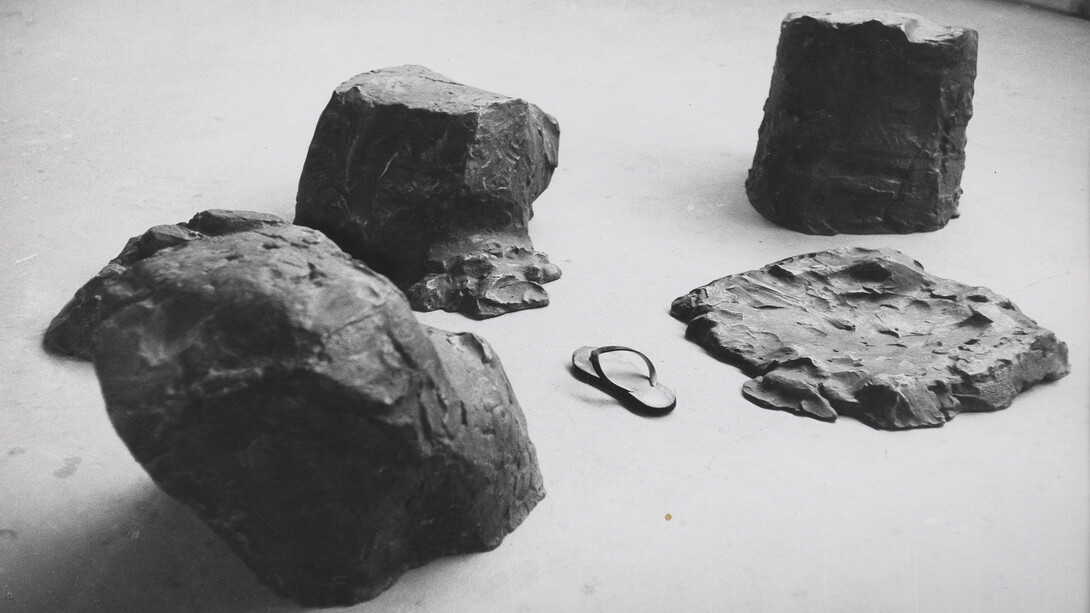 Isamu Noguchi, Lessons of Musokokushi with flip-flop, 1962, © INFGM / ARS. Photo © The Noguchi Museum Archives, 153120 (Niki Ekstrom). Courtesy of White Cube Mason's Yard
