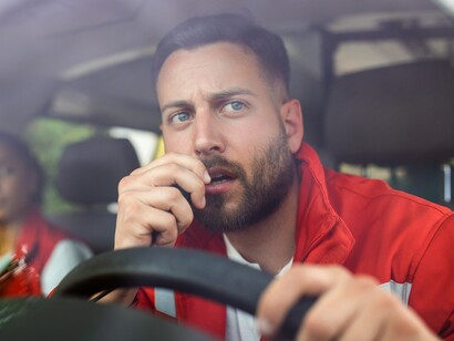 Una guida sicura e veloce dell’ambulanza può fare la differenza tra la vita e la morte
