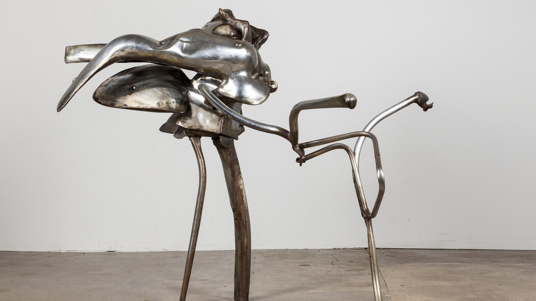 Richard Hunt, Opposed Forms (detail), 1964. Welded stainless steel, 113 x 154.9 x 99.1 cm | 44 1/2 x 61 x 39 in.© Richard Hunt. Courtesy of White Cube Gallery 