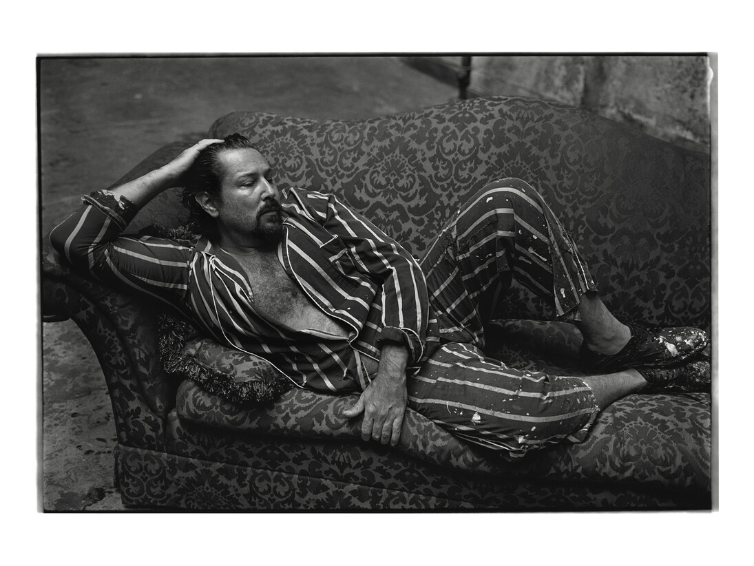 Julian Schnabel, New York City, 1995, archival pigment print, 30.5 x 42.625 inches. Photograph © Annie Leibovitz