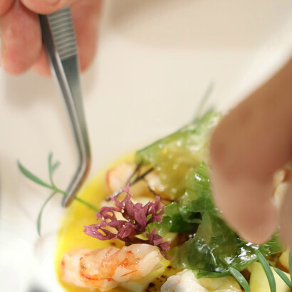 L’uso eccessivo di strumenti di precisione può trasformare la cucina in un esercizio tecnico, facendo perdere la spontaneità dei gesti