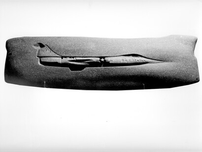 Jet americano in volo, porfido, 1964, 140x15x40h cm