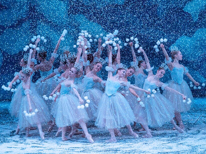 Puesta en escena de «El cascanueces» por el New York City Ballet, EE. UU.