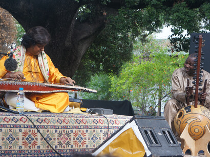 Debashish Bhattarcharya and Ballaké Sissoko at Fes Fes Festival of World Sacred Music 2015, Photo: Catalina Maria Johnson