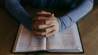Es necesario reflexionar sobre la relación entre el ejercicio de las prácticas religiosas y de hacer bien