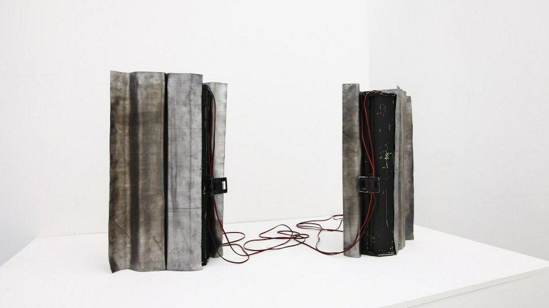 Francesco Fonassi, Tenere in custodia, 2017, 30′ sound pièce, speakers, piombo, low frequency exciter