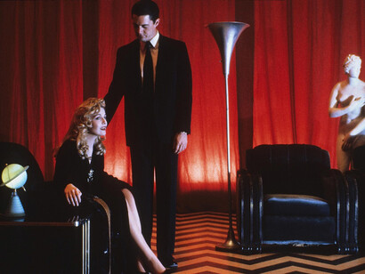 Laura Palmer, representada por la actriz Sheryl Lee, y el agente Cooper