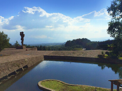 Gastón González; «Thaai», escultura monumental en el Centro Ceremonial Otomí Temoaya, Estado de México