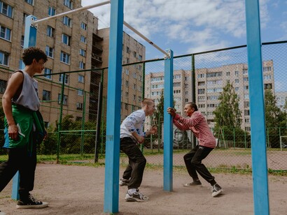 Les ados de notre génération confrontent des problèmes similaires à ceux des générations précédentes