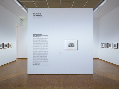 Verschiedene künstler, Street photography, ausstellungsansicht. Mit freundlicher genehmigung des Museum Ludwig