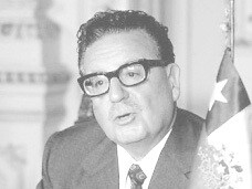 Sentiamo nella canzone un respiro poietico-noietico che esprime il desiderio della felicità visto quale diritto innato e non negoziabile