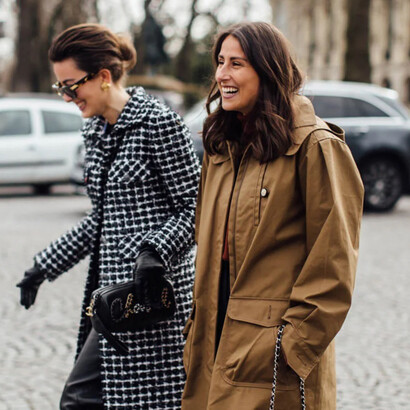Mujeres en ropa de invierno