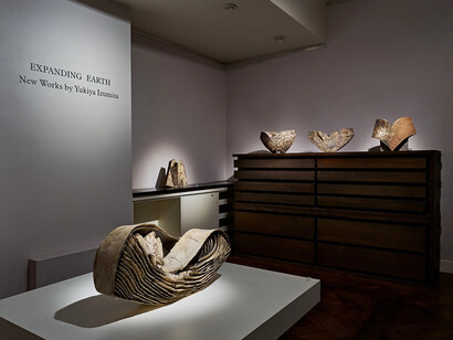 Yukiya Izumita, Expanding earth new works by Yukiya Izumita, exhibition view. Courtesy of Ippodo Gallery 