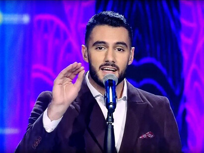 Yacoub Shaheen talking to the public