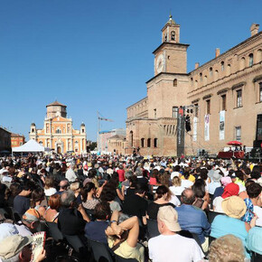 Carpi, piazza Martiri. Foto Elisabetta Baracchi