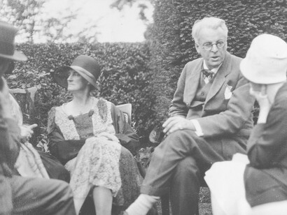 Walter de la Mare, Bertha Georgie Yeats (née Hyde-Lees), William Butler Yeats, unknown woman, summer 1930