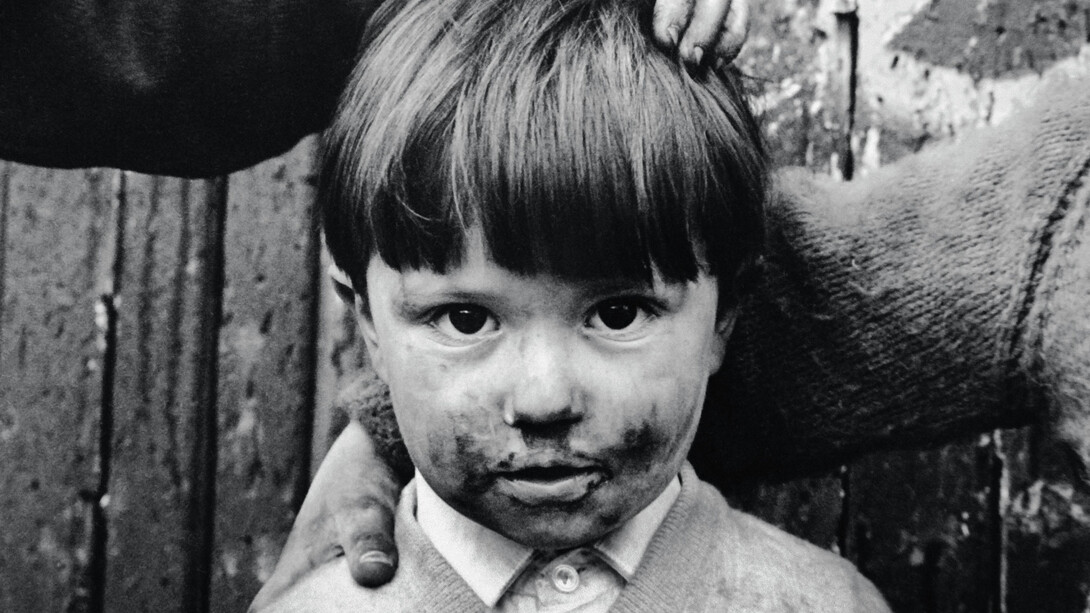 David Peat
Grubby boys with two hands Limited edition of 50
Silver gelatin print
13.5 x 19.5 ins (34 x 50 cms)