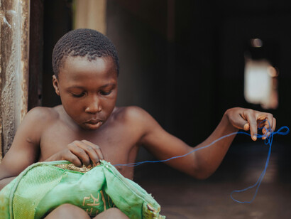 La guerra, la violencia y la falta de oportunidades obligan cada año a miles de africanos a abandonar sus hogares en busca de seguridad y un futuro mejor