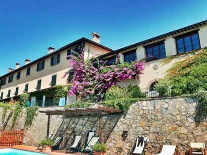Swimming-pool and garden to relax outside a villa