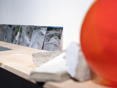 Stanislav Turina, This heaven knew nothing about me […] Nail print, exhibition view. Courtesy of Galeria Labirynt
