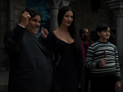 Wednesday's family; the mother Morticia, the father Gomez and the brother Pugsley at the school Angel Grove. Catherine Zeta-Jones
Welsh actress, Luis Guzmán Puerto Rican actor and actor Isaac Ordonez 
