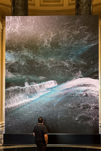 Clifford Ross, Digital waves, exhibition view. Courtesy of the National Gallery of Art
