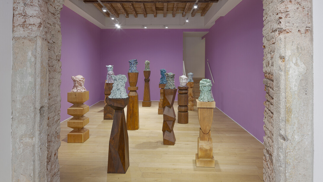 Kevin Francis Gray, Fragile heads series, vista della mostra. Per gentile concessione della Galleria Secci