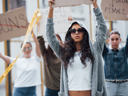 Les manifestations se multiplient dans un climat tendu